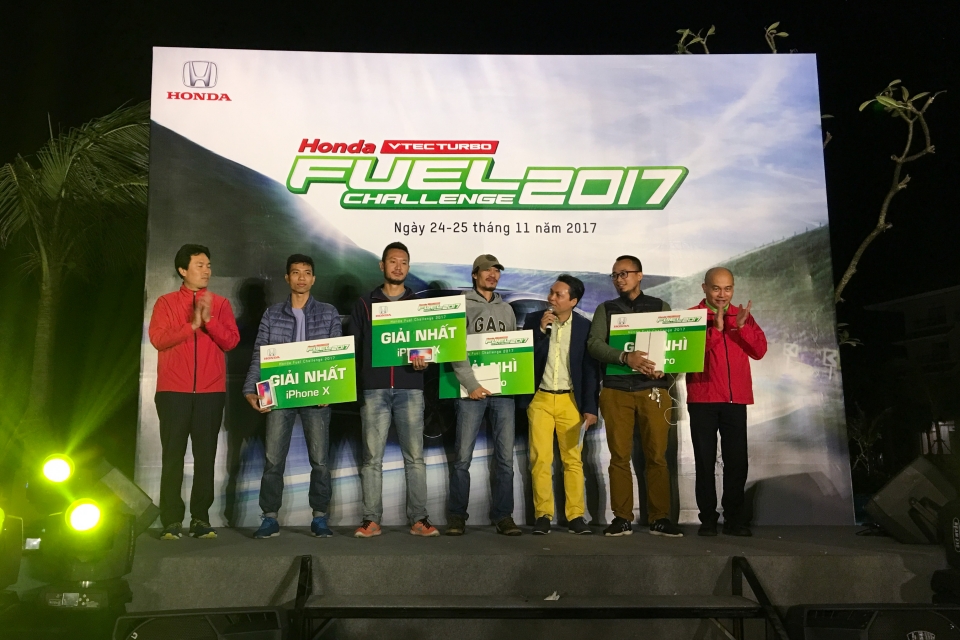 Ấn tượng với mức tiêu thụ nhiên liệu của Honda Civic: chỉ 4,5L/100km an tuong voi muc tieu thu nhien lieu cua honda civic chi 45l100km