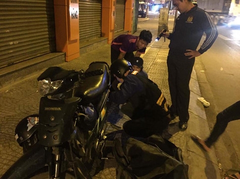 nhom tinh nguyen sos sai gon cuu nan dem khuya mien phi