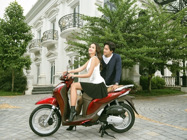 ngam honda sh mode 125cc trong mau ao moi