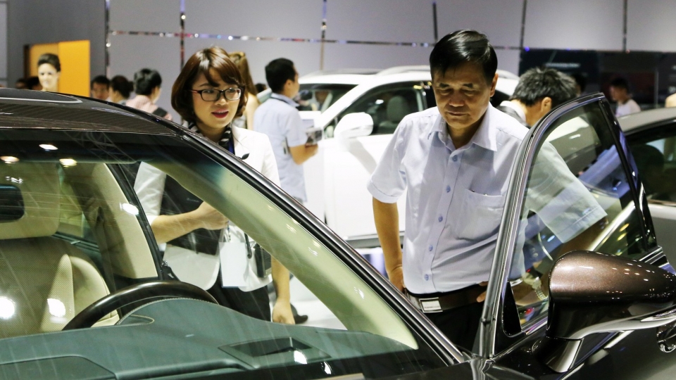 Nhiều người chờ mua xe giá rẻ trong năm 2018. Ảnh minh họa 0946-giac-mo-o-to