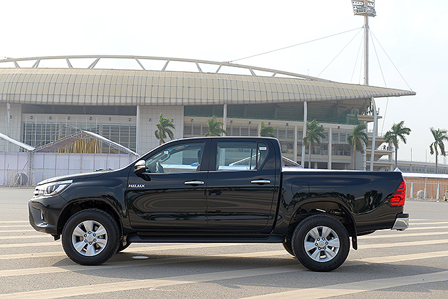 toyota hilux 2017 binh khong moi nhung ruou moi