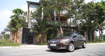 Suzuki Ciaz thách thức Honda City về độ rộng rãi khoang lái