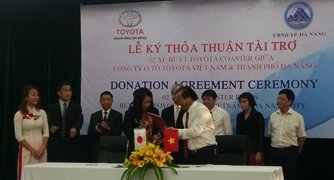 Toyota Việt Nam hỗ trợ phát triển dịch vụ xe buýt tuyến ngắn tại Đà Nẵng