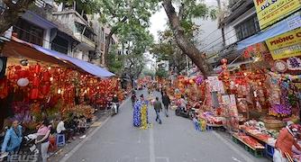 Phố phường Hà Nội tấp nập trong ngày cuối trước kỳ nghỉ lễ