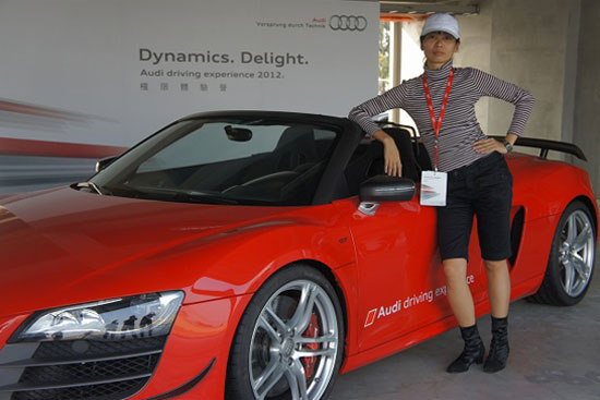 Đọ chân với siêu xe mơ ước : Audi R8 GT Spyder