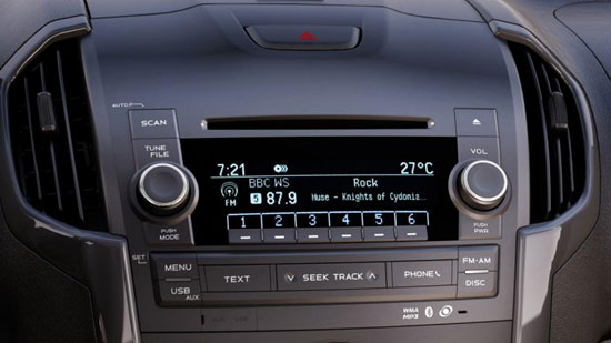 Hệ thống radio, CD, Bluetooth.