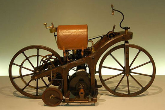 Động cơ 4 thì đầu tiên thế giới xuất hiện năm 1876.