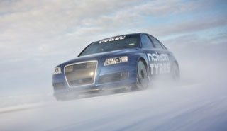 Audi RS6 lập kỷ lục tốc độ chạy trên băng