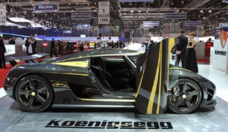Cận cảnh siêu phẩm dát vàng Koenigsegg  Agera S Hundra
