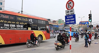 Chú ý biển cấm ô tô theo giờ tại giao cắt Giải Phóng-Nguyễn Hữu Thọ