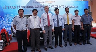 GM Việt Nam trao tặng giáo cụ trực quan cho 12 trường đại học, dạy nghề