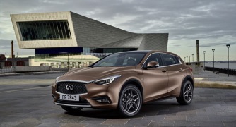 Infiniti tung ảnh chính thức của hatchback Q30