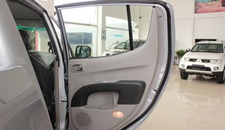 Vào xe, bạn làm gì đầu tiên?