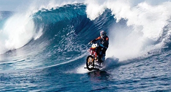 Xe máy lướt sóng - Môn thể thao mới cho người ưa mạo hiểm
