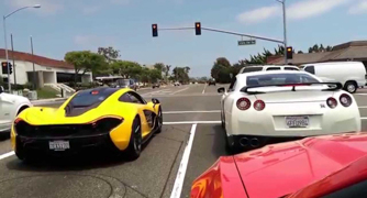 McLaren P1 đọ sức Nissan GT-R trên đường phố