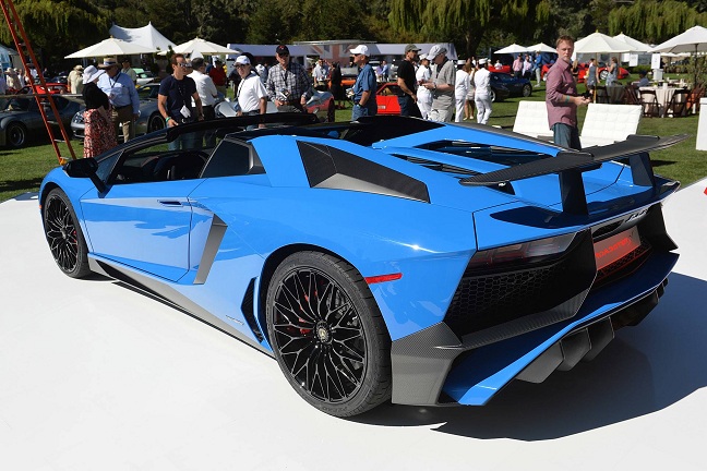 Lamborghini Aventador SV Roadster có giá từ  USD