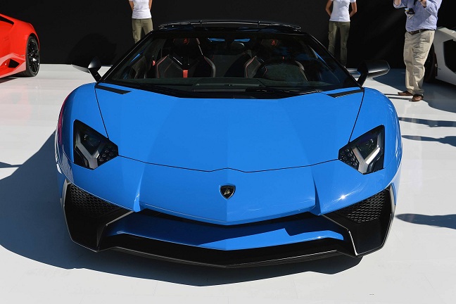 Lamborghini Aventador SV Roadster có giá từ  USD