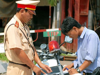 Đi vào đường một chiều bị tước bằng lái 30 ngày?