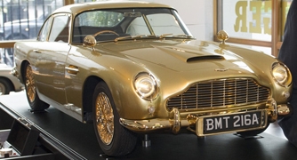Đấu giá mô hình Aston Martin DB5 dát vàng