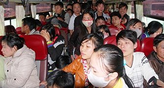 Nhiều cuộc gọi tố nhà xe nhồi khách, tăng giá vé ngày 2/9