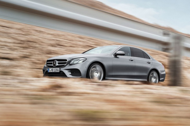 Mercedes Benz E-Class bị triệu hồi do lỗi hệ thống camera và cảm biến sau