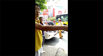 Đi ngược chiều, tài xế xe Lexus lớn tiếng thách thức lực lượng cảnh sát giao thông