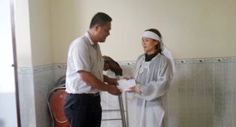 Cộng đồng Otofun tổ chức thăm viếng và trao quà gia đình liệt sỹ Dương Văn Bắc