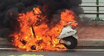 Xe máy điện giả dáng Vespa bất ngờ bốc cháy tại Đà Nẵng