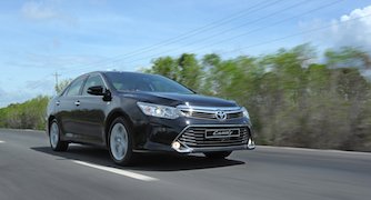Toyota Camry 2016 được cách âm tốt hơn, đậm chất thể thao hơn