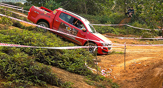 Chevrolet Colorado đạt thành tích tốt tại giải thi kỹ năng điều khiển xe bán tải địa hình 2016