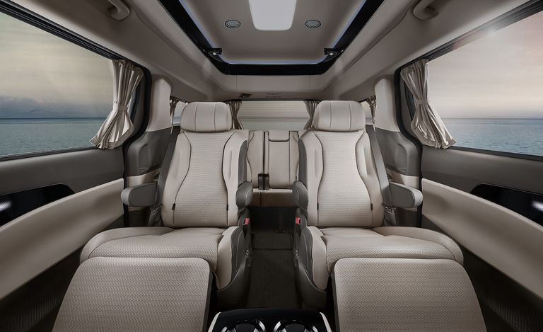 Kia ra mắt minivan Sedona như 'phòng khách di động' giá 1,3 tỉ