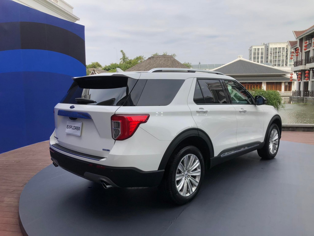Giá lăn bánh Ford Explorer 2022 vừa ra mắt