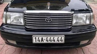 Toyota Crown 24 tuổi biển "ngũ quý 4” bán 800 triệu tại Quảng Ninh