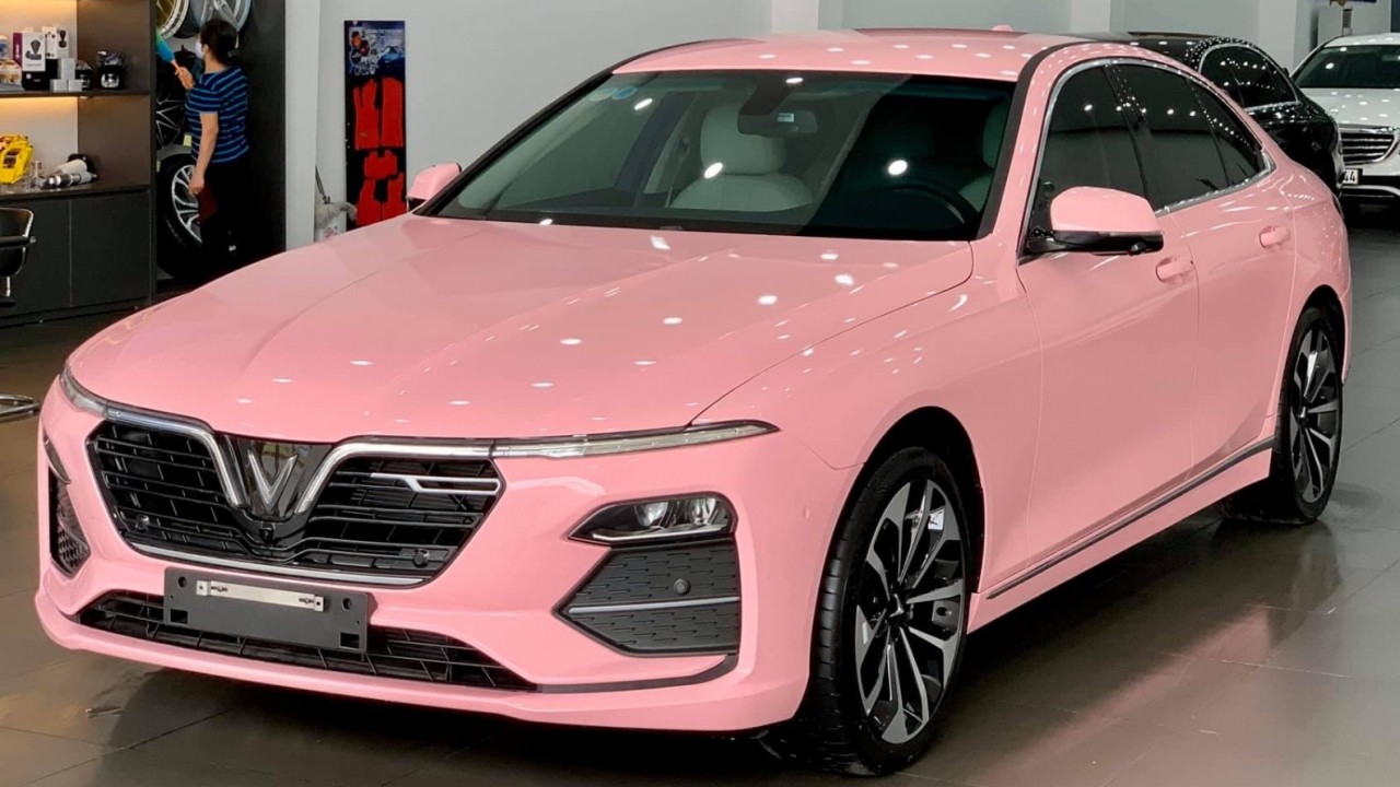 VinFast Lux A2.0 "siêu lướt" màu hồng độc, chạy 500 km bán lại giá 1,1 tỷ