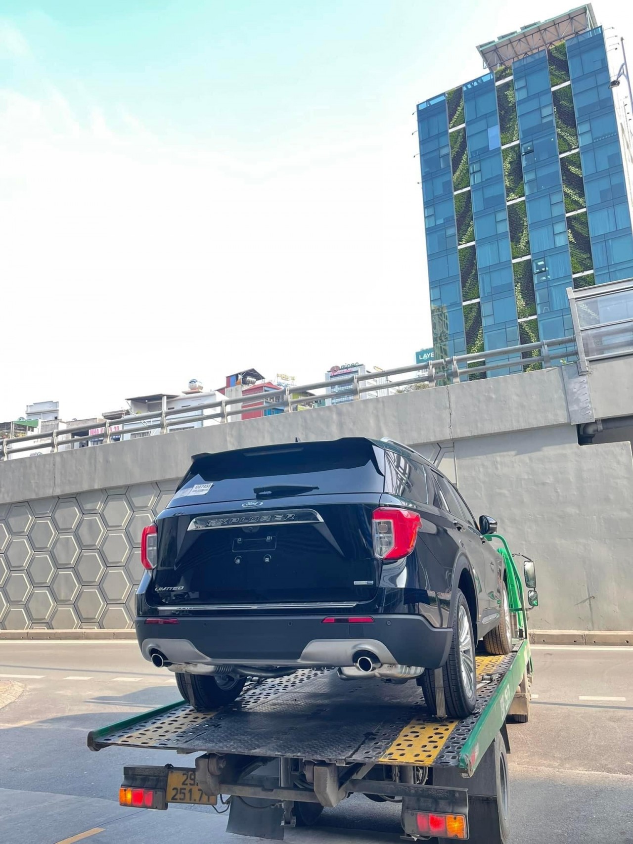 Ford Explorer 2022 về đại lý