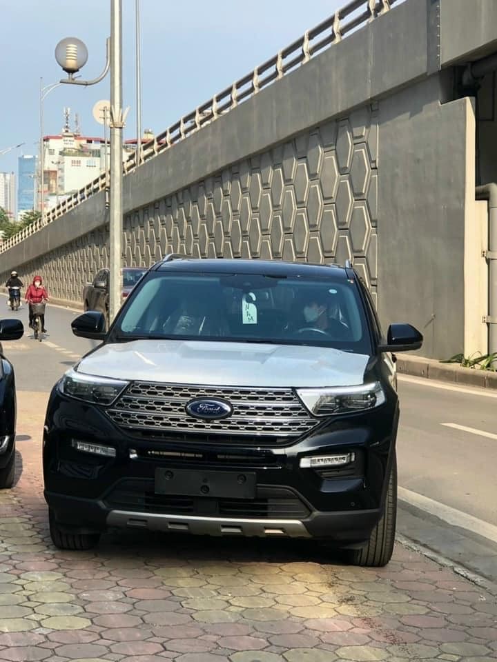Ford Explorer 2022 về đại lý