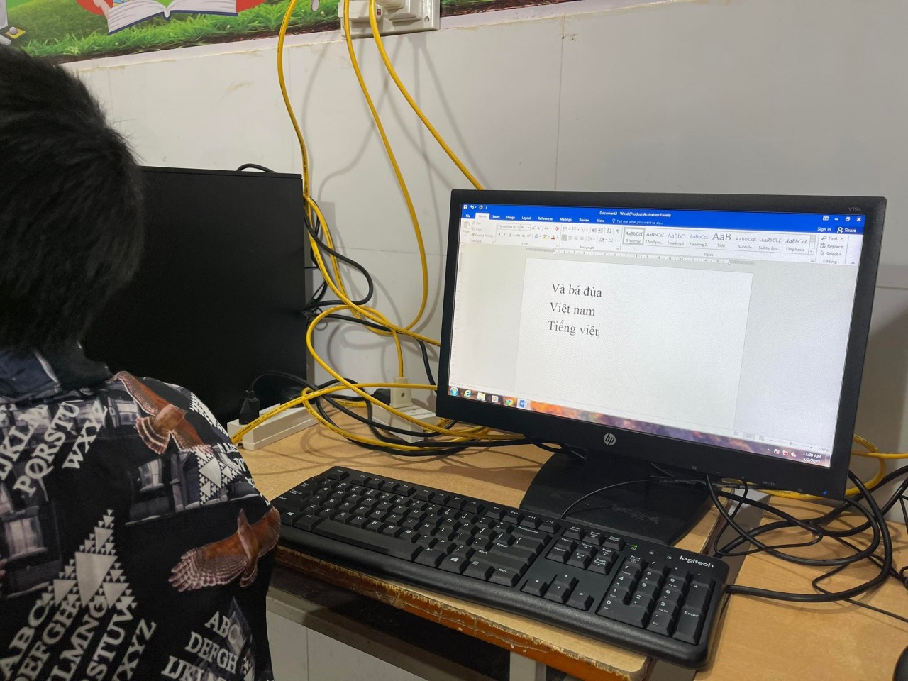 Trao tặng 26 bộ máy tính cho trường Tiểu học Tri Lễ 4 tại chương trình Sưởi ấm bản cao 2022