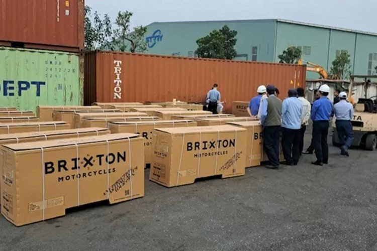 Lô 52 xe Brixton tiền tỷ 'mắc kẹt' tại cảng do nghi ngờ xuất xứ