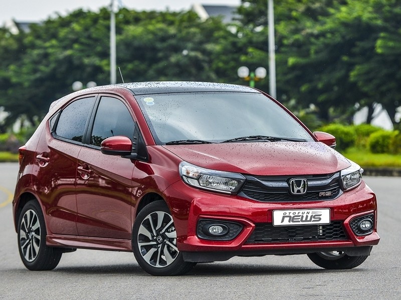 Trong tháng 8, Toyota Việt Nam cho "bay màu" hai chiếc xe tại website chính hãng