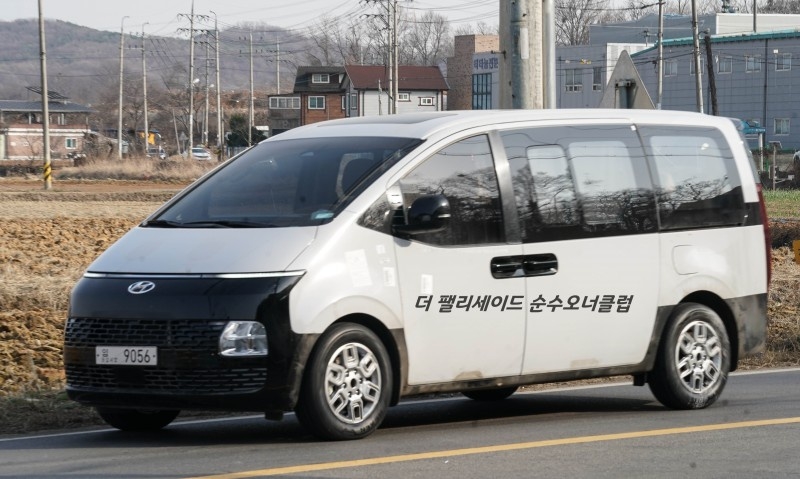 MPV mới nhất nhà Hyundai lộ diện trên đường thử