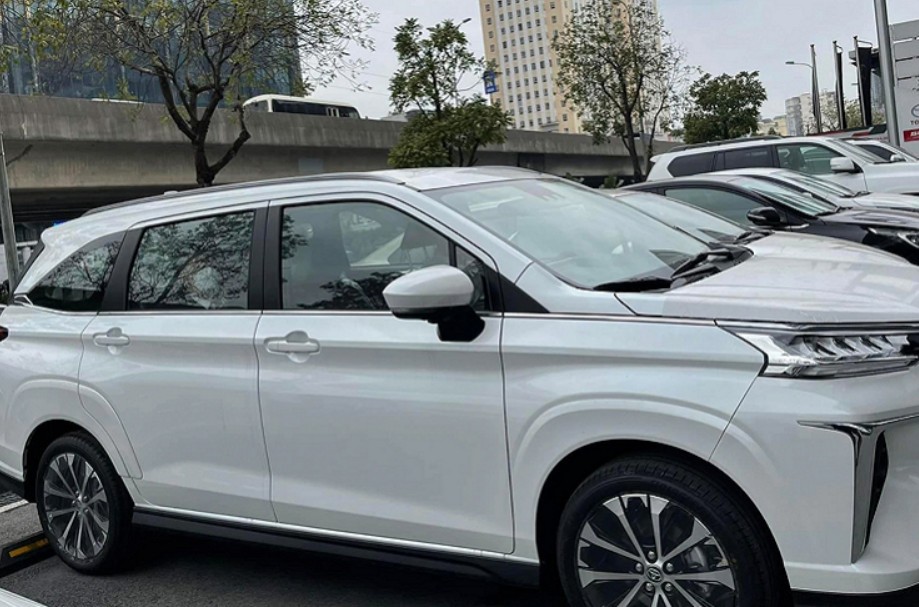 Ngày 22/3, Toyota Veloz chính thức ra mắt Việt Nam