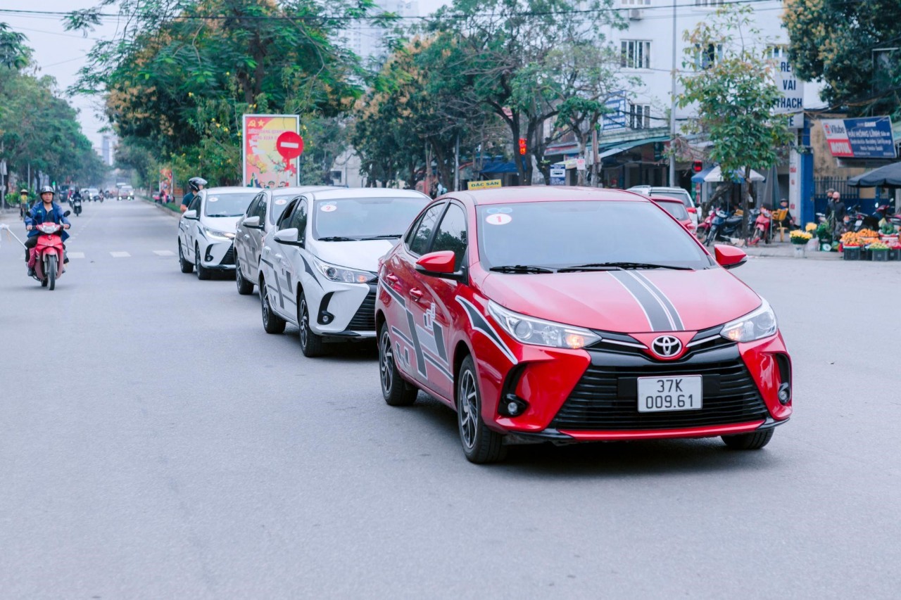 Dàn xe Toyota Vios thiết kế độc lạ diễu hành tại Nghệ An, Đồng Nai, Bình Dương