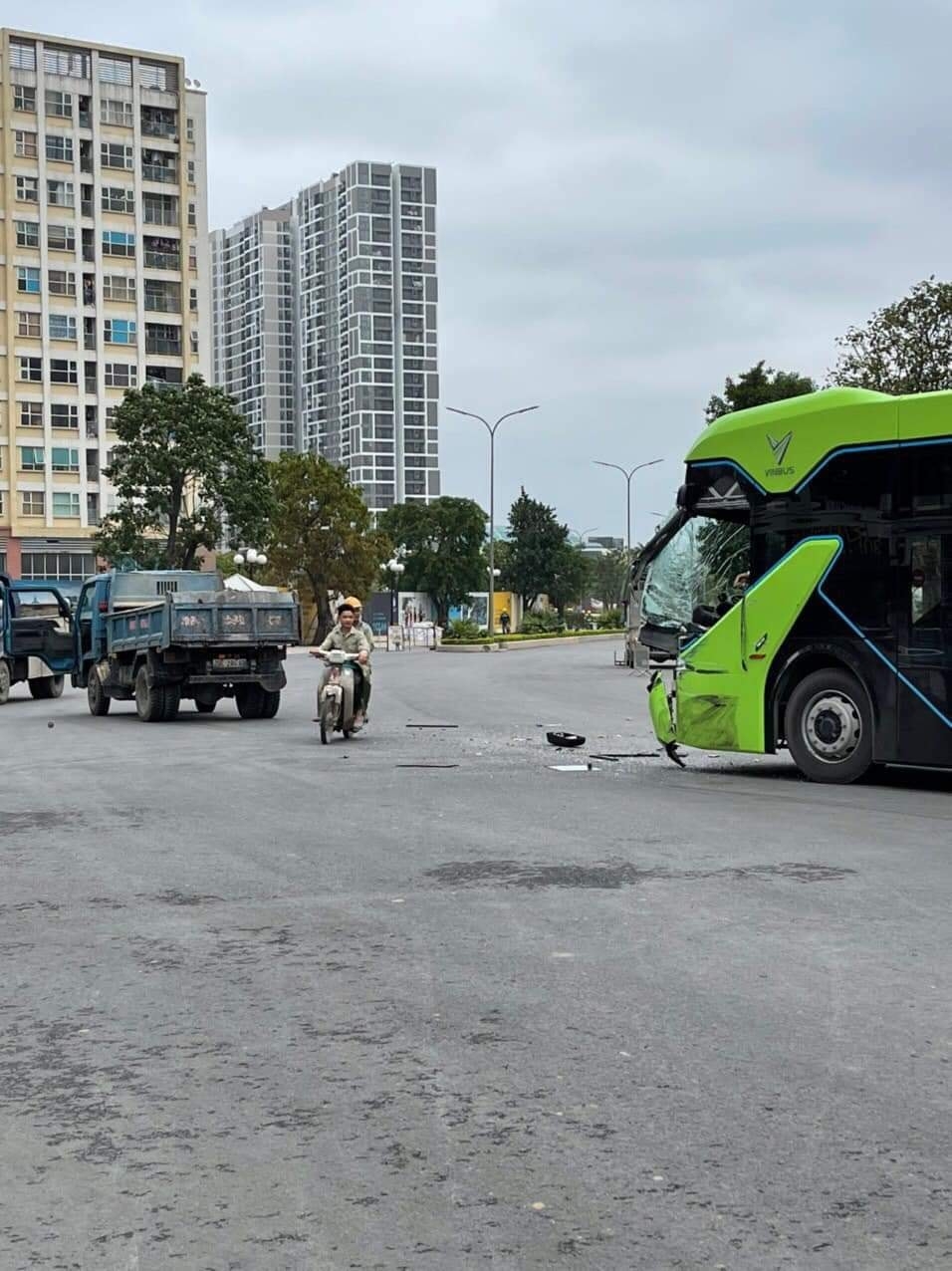 Bus điện VinFast vừa sử dụng đã gặp tai nạn