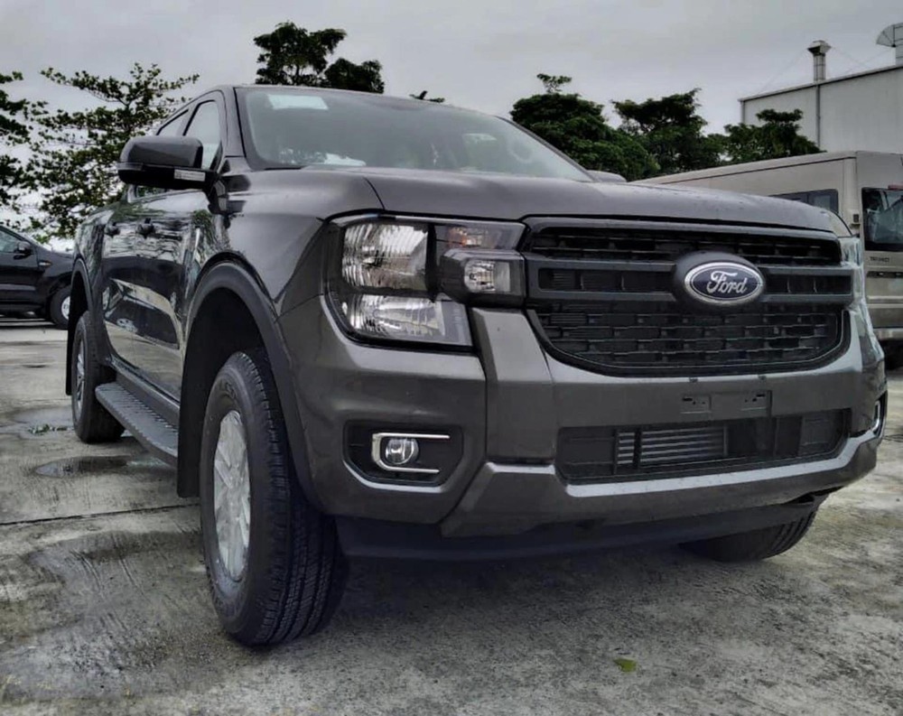 Xuất hiện Ford Ranger 2022 phiên bản XLS tại Việt Nam