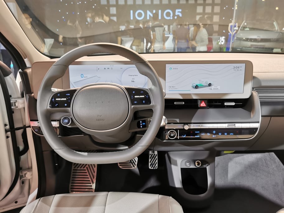Xe điện Hyundai Ioniq 5 ra mắt, "phả hơi nóng" lên đội quân nhà VinFast