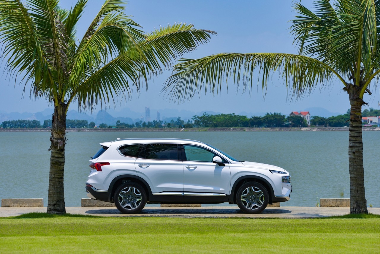 Otofun chọn: Hyundai Santa Fe - xe đáng mua nhất tuần