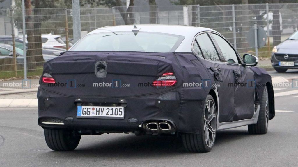 chay thu tren duong genesis g70 facelift de lo thiet ke den moi