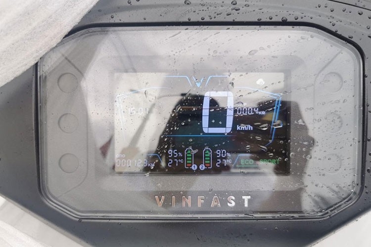 Ảnh thực tế xe máy điện VinFast Vento sắp ra mắt