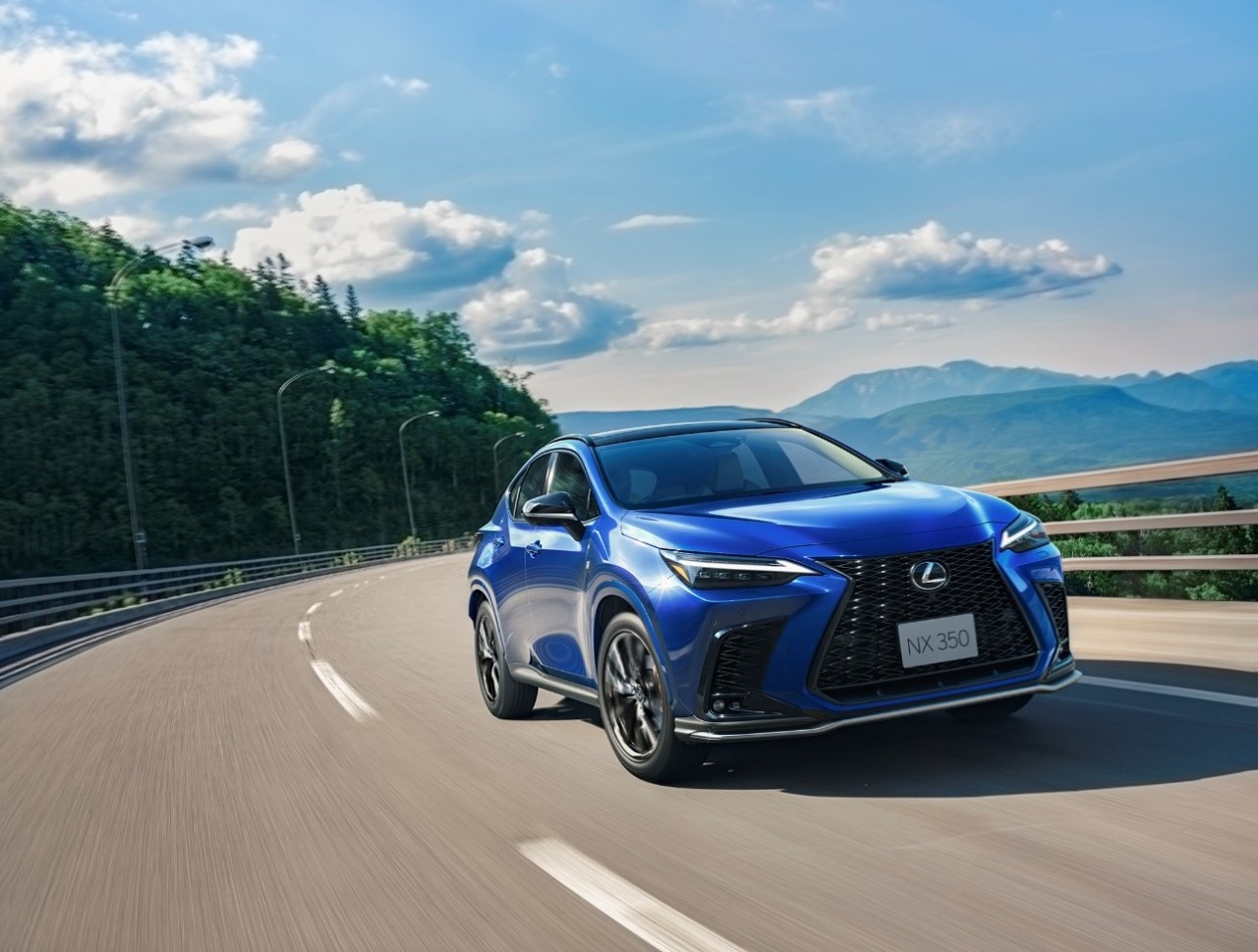 Lexus NX350h - Cỗ máy "độc đáo" dành cho người tiên phong