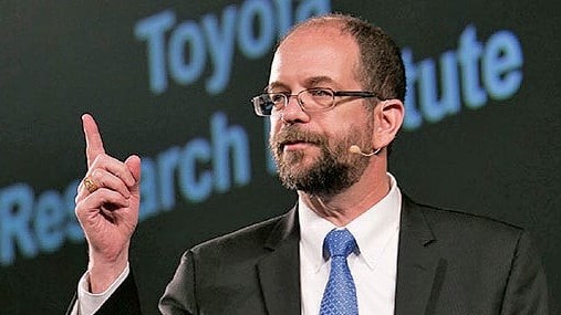 Giám đốc Viện Nghiên cứu của Toyota lo ngại không có đủ pin cho xe điện